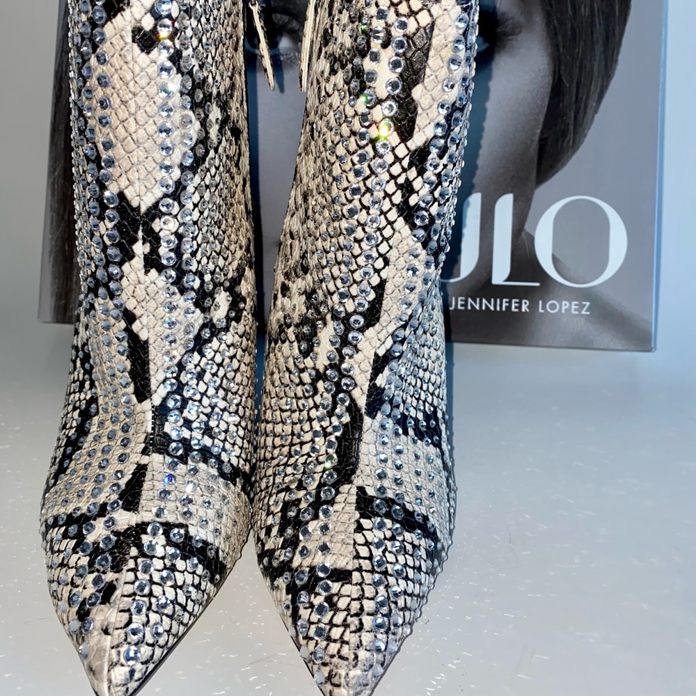 JLo Frankalina Bootie, size 6 - Picture 2 of 7